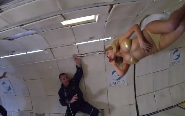 kate-upton-the-zero-g-experience4