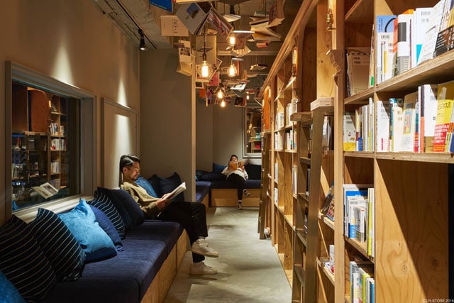 book-and-bed-tokyo3