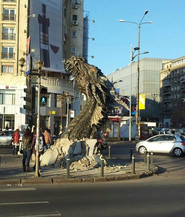 Bucarest-Smaug-TheHobbit-0