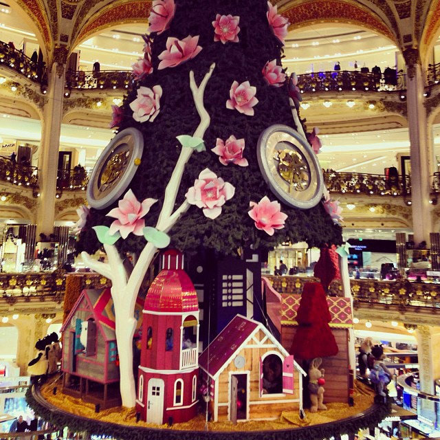 GeleriesLafayette-Sapin-Noel-2013-mathpln