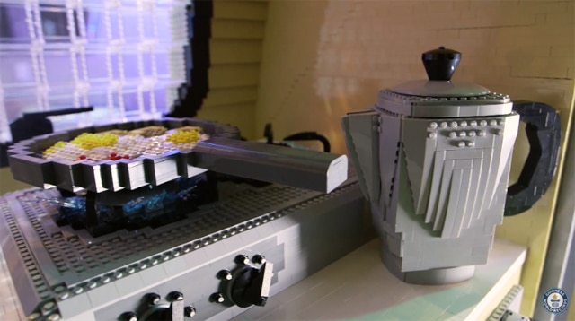 Largest-LEGO-Caravan13