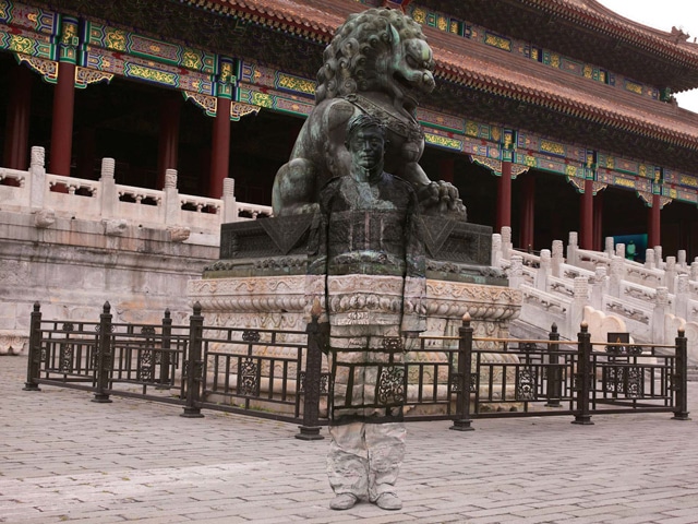 Liu-Bolin-Galerie-Paris-Beijing36