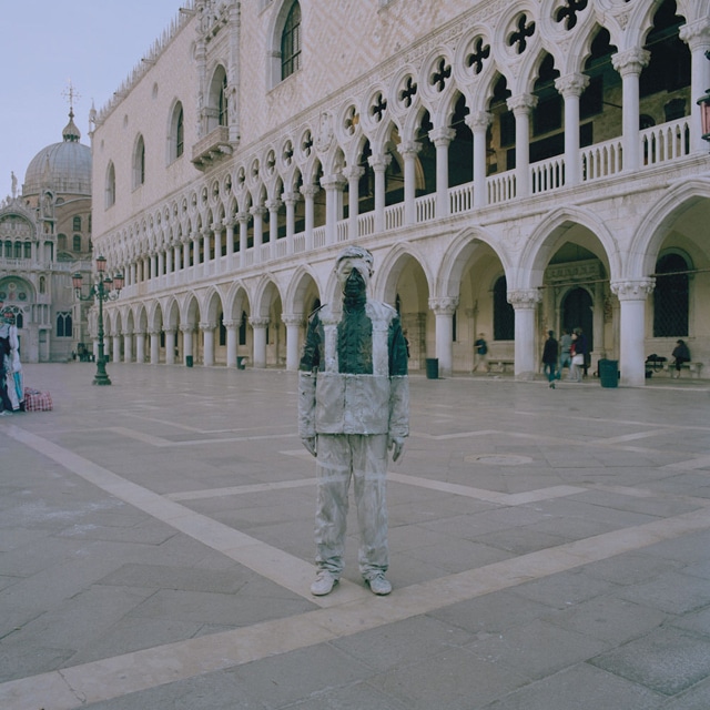 Liu-Bolin-Galerie-Paris-Beijing42
