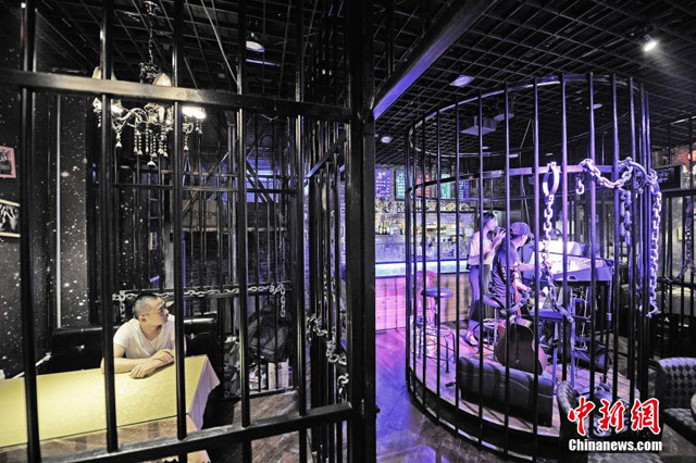 Prison-themed-restaurant-Tianjin02