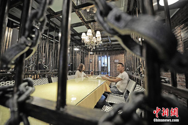 Prison-themed-restaurant-Tianjin04