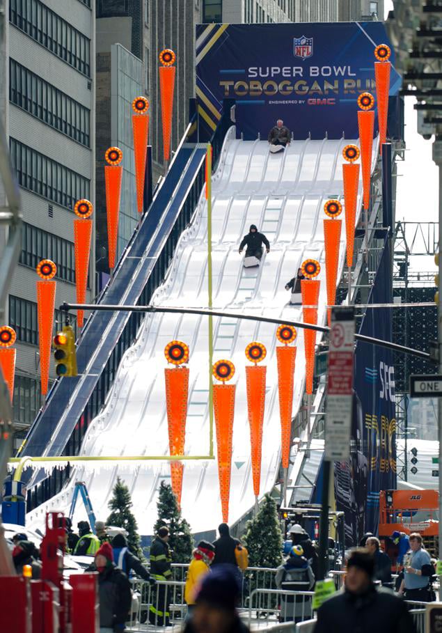 SUPER-BOWL-TOBOGGAN-