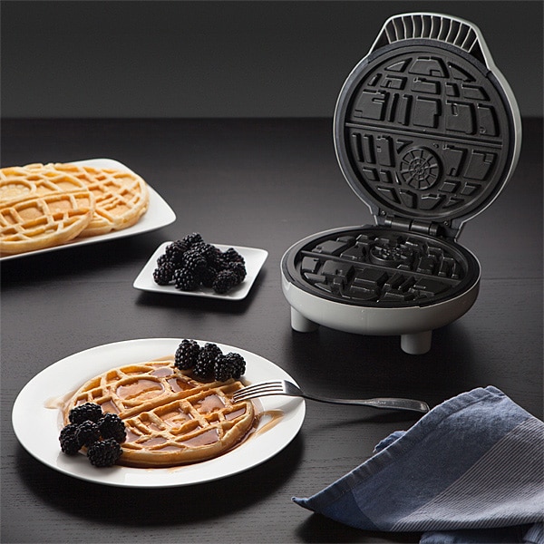 Star-Wars-Death-Star-Waffle-Maker000