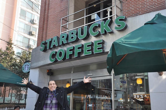 Starbucks-Everywhere-winter-02