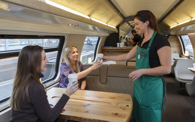 Starbucks-Train-Suisse2