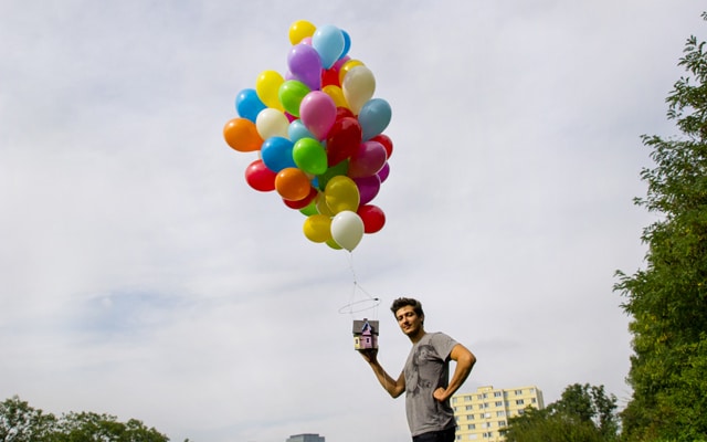 UPSTAGRAM-Fly-over-Paris-with-a-creative-hack-into-Instagram5
