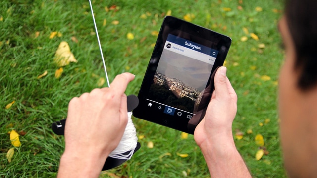 UPSTAGRAM-Fly-over-Paris-with-a-creative-hack-into-Instagram6