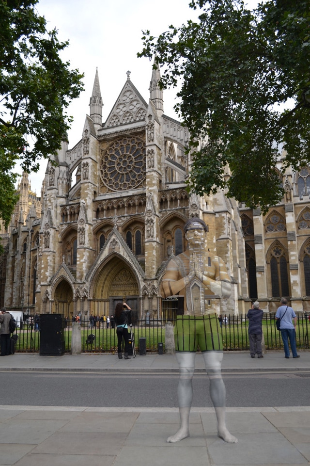 Westminister-Abbey_Trina-Merry_London-UK_Camouflage-Bodypaint-trinamerryartist