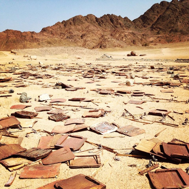 cinema-abandoned-outdoor-movie-theater-in-the-desert-of-sinai-avril