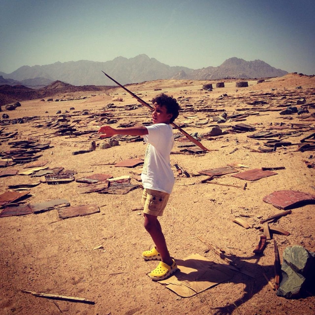 cinema-abandoned-outdoor-movie-theater-in-the-desert-of-sinai-avril2