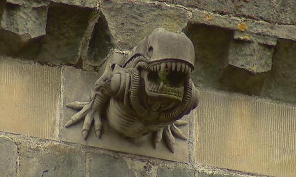 gargoyle-Paisley-Abbey-Alien