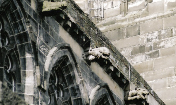 gargoyle-Paisley-Abbey-Alien2