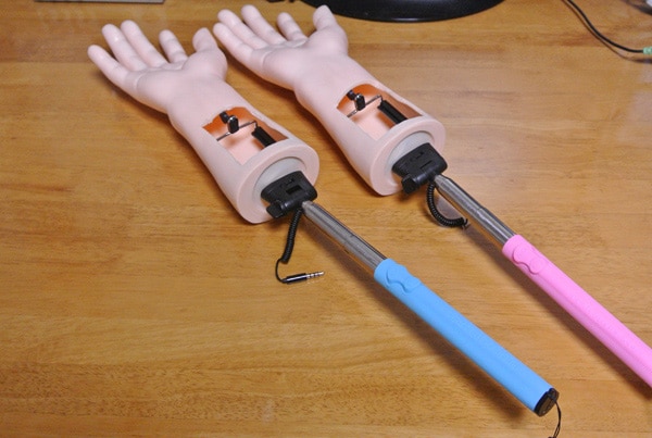 mansooon-selfie-arm-1