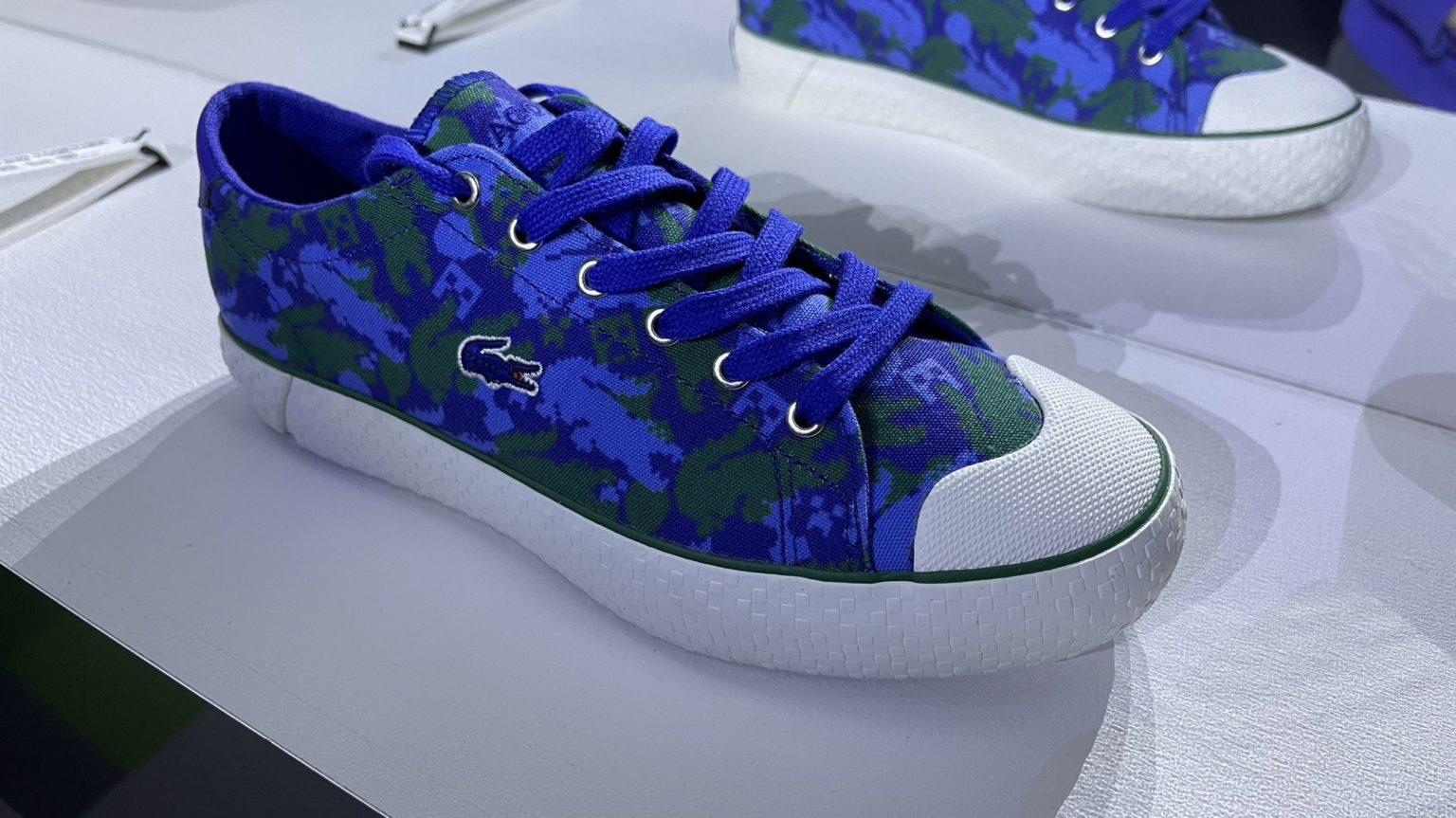 Lacoste présente une collection spéciale Minecraft KULTT