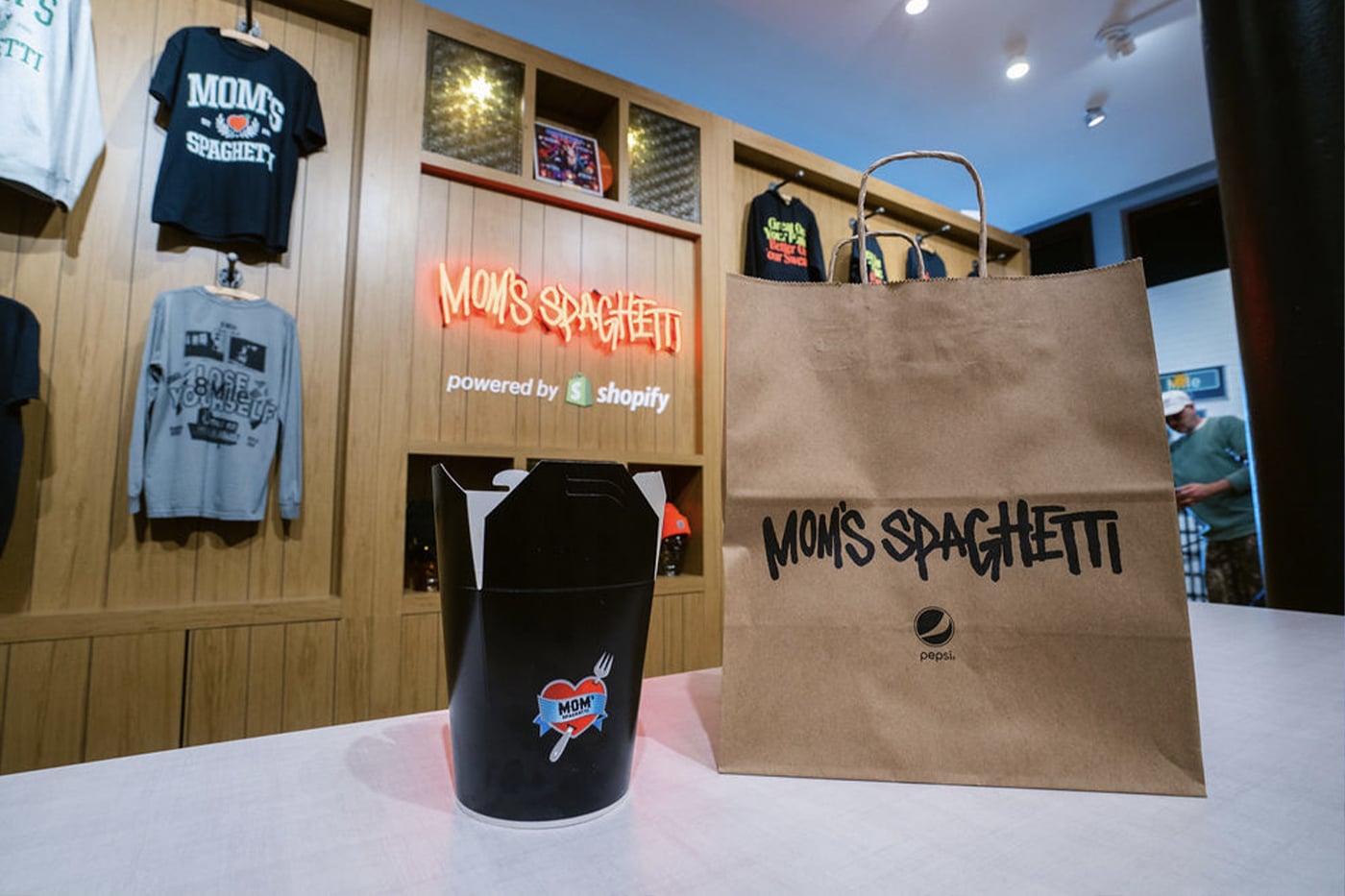 Eminem ouvre un restaurant Mom's Spaghetti à New York